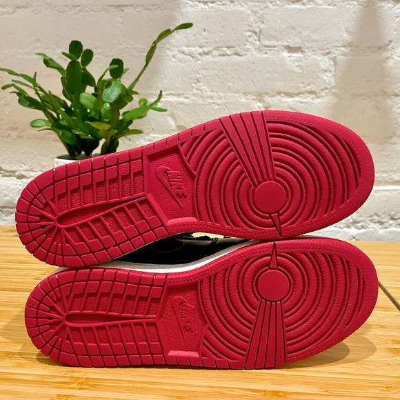 Air Jordan 1 Mid Black Red ‘Bred’ Sneakers 👟 - Picture 6 of 10